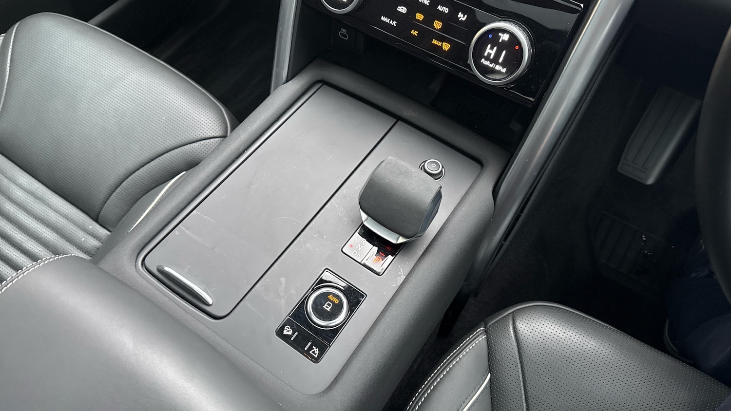 Used Land Rover Discovery 2023 for sale - 77136100: Photo 13