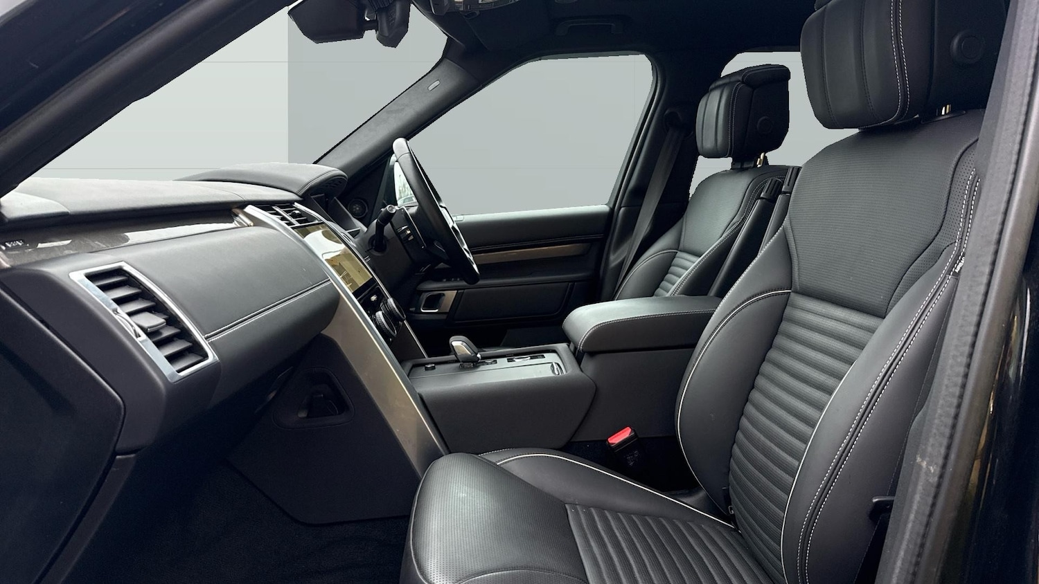 Used Land Rover Discovery 2023 for sale - 77136100: Photo 3