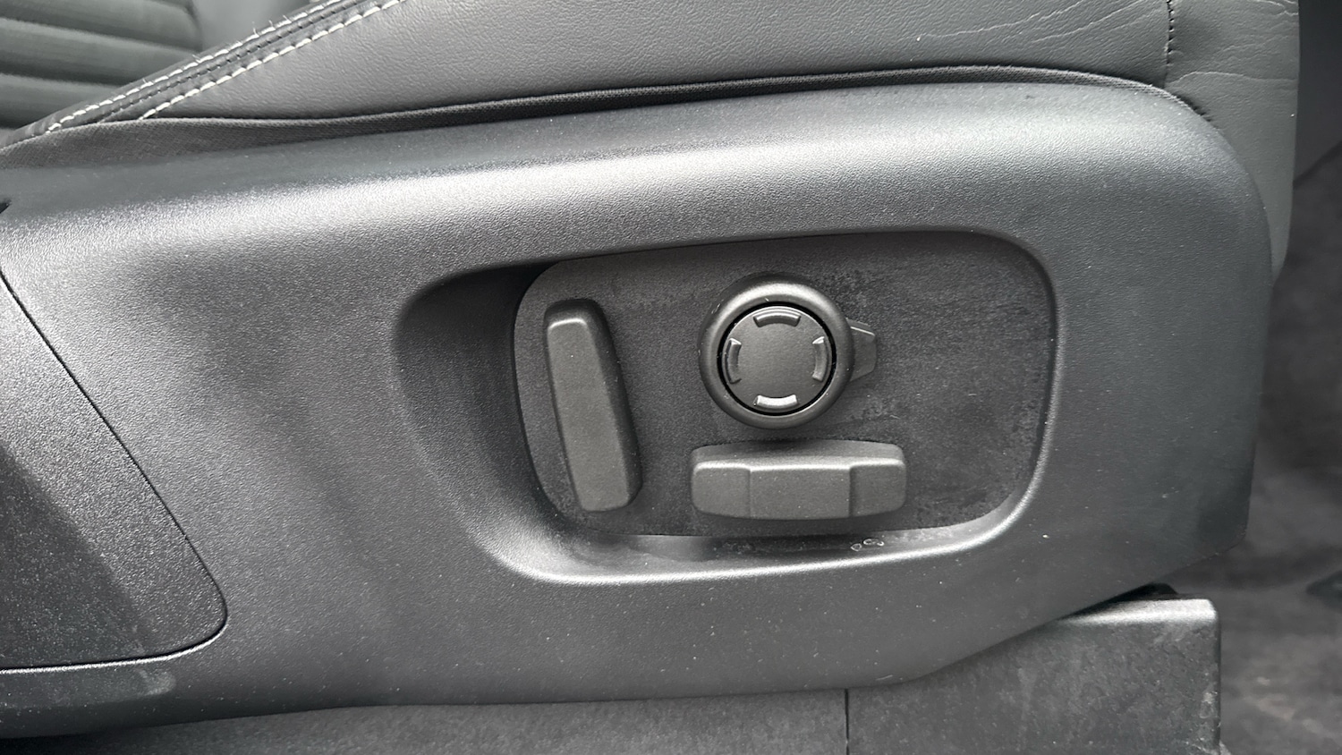 Used Land Rover Discovery 2023 for sale - 77136100: Photo 30