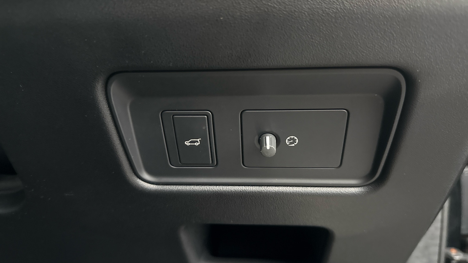 Used Land Rover Discovery 2023 for sale - 77136100: Photo 31