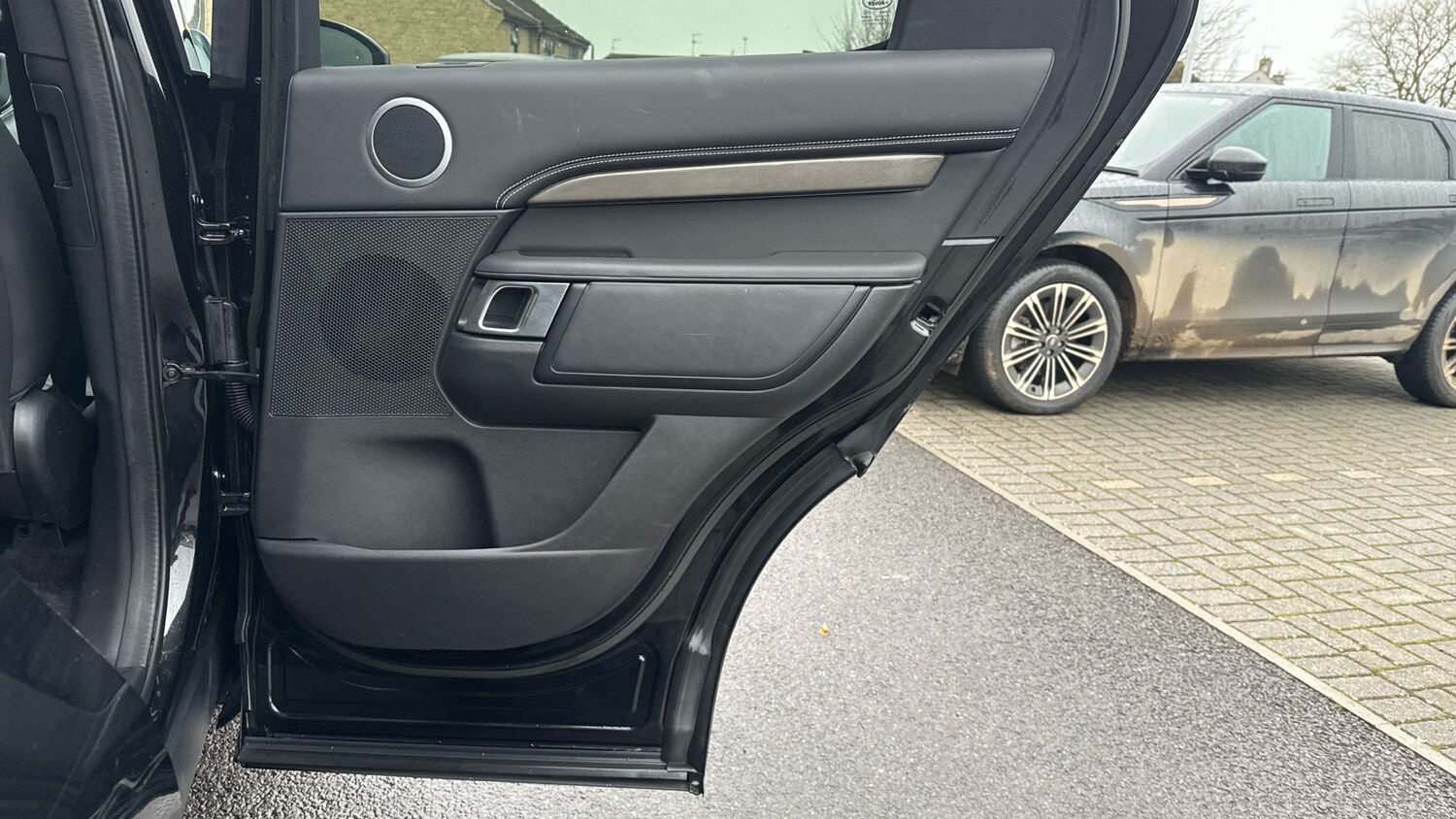 Used Land Rover Discovery 2023 for sale - 77136100: Photo 35