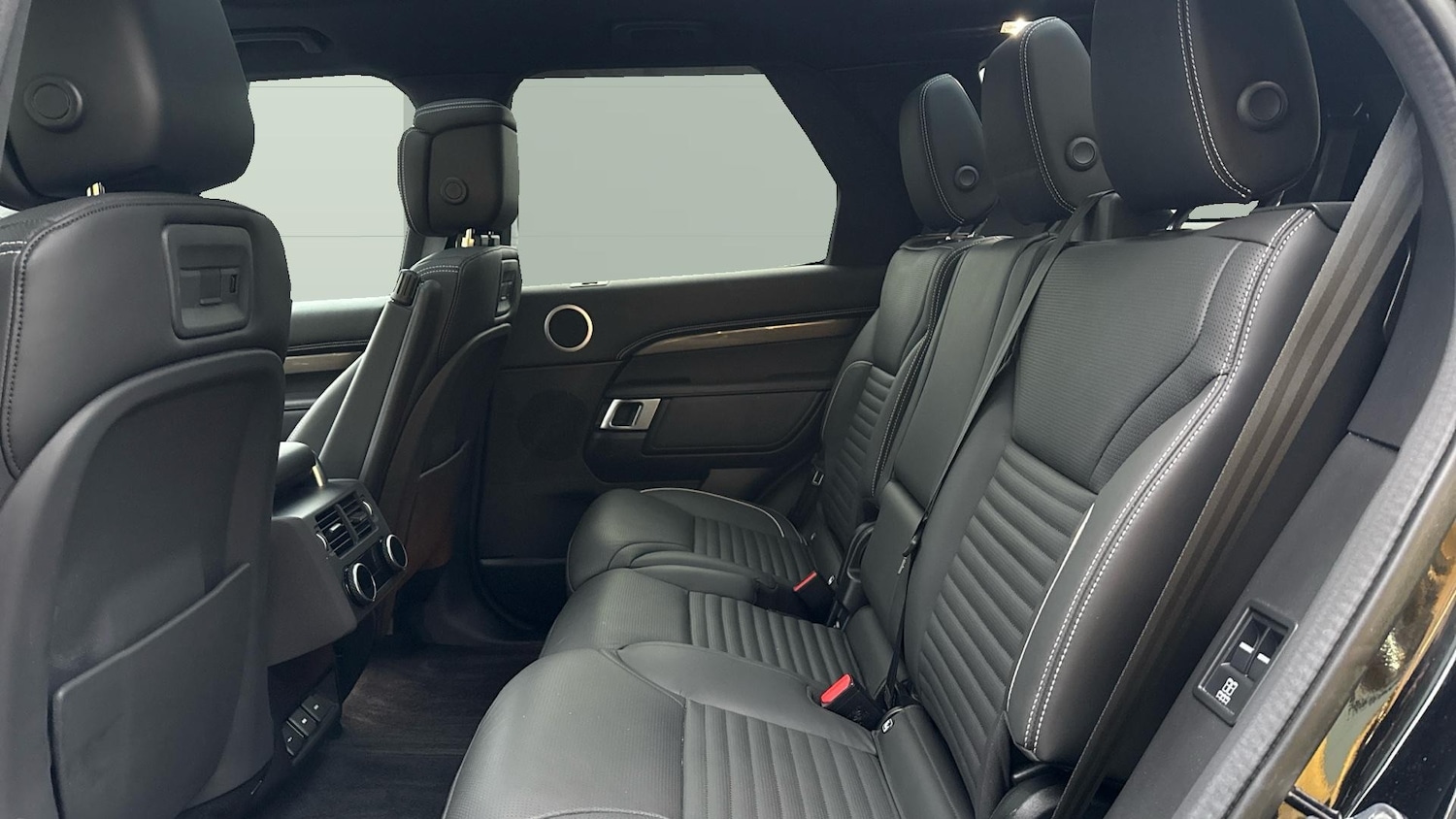 Used Land Rover Discovery 2023 for sale - 77136100: Photo 4