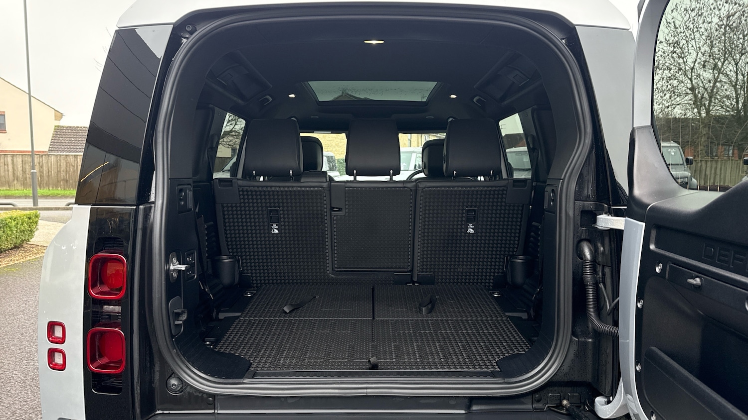 Used Land Rover Defender 2024 for sale - 77025262: Photo 10