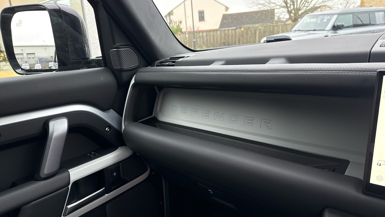 Used Land Rover Defender 2024 for sale - 77025262: Photo 26