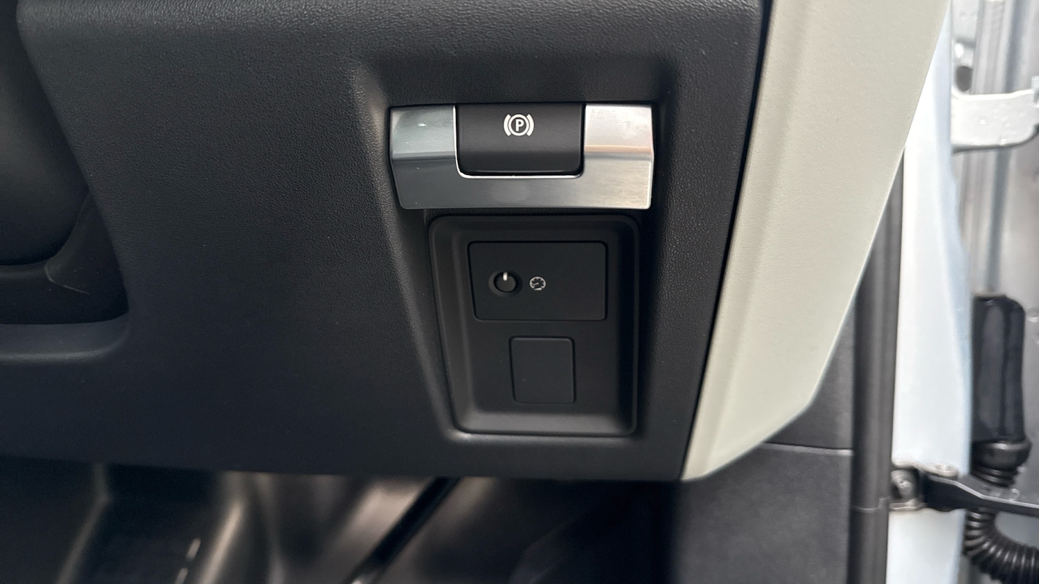 Used Land Rover Defender 2024 for sale - 77025262: Photo 32