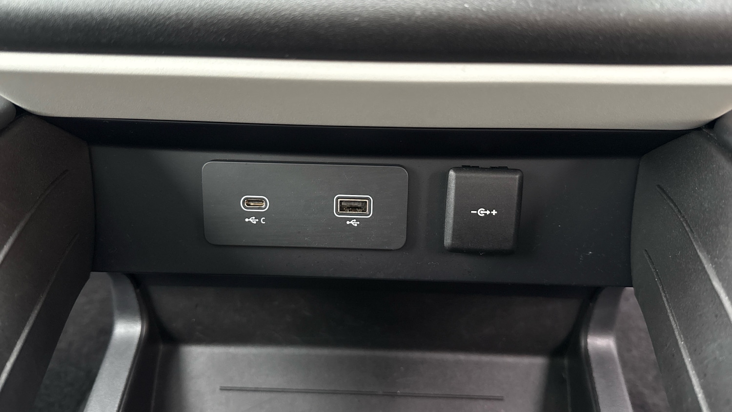 Used Land Rover Defender 2024 for sale - 77025262: Photo 33