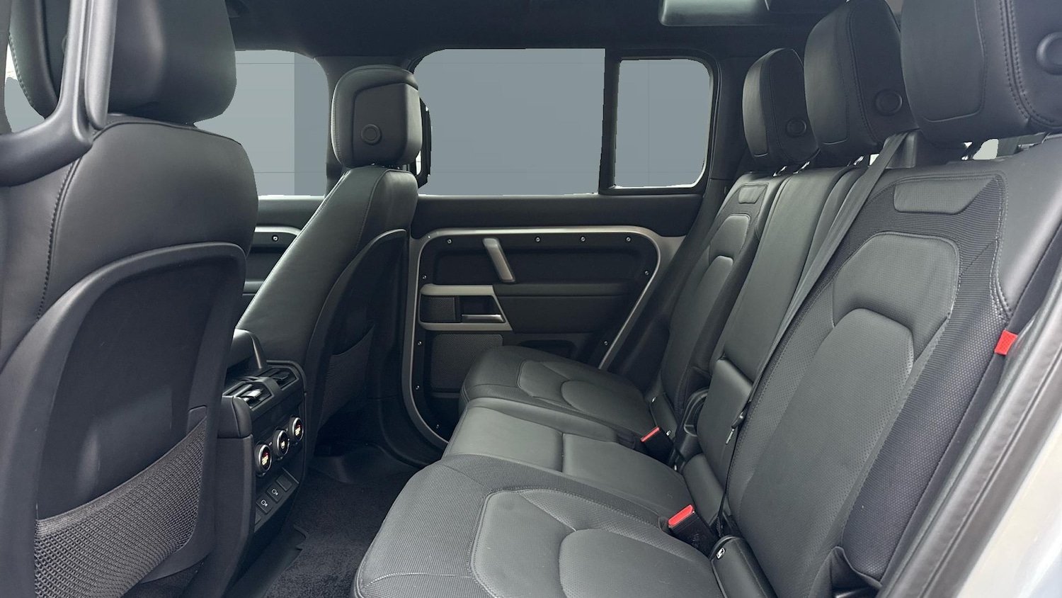 Used Land Rover Defender 2024 for sale - 77025262: Photo 4