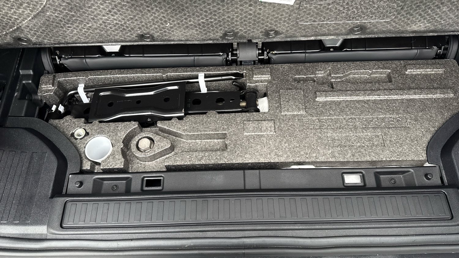 Used Land Rover Defender 2024 for sale - 77025262: Photo 43