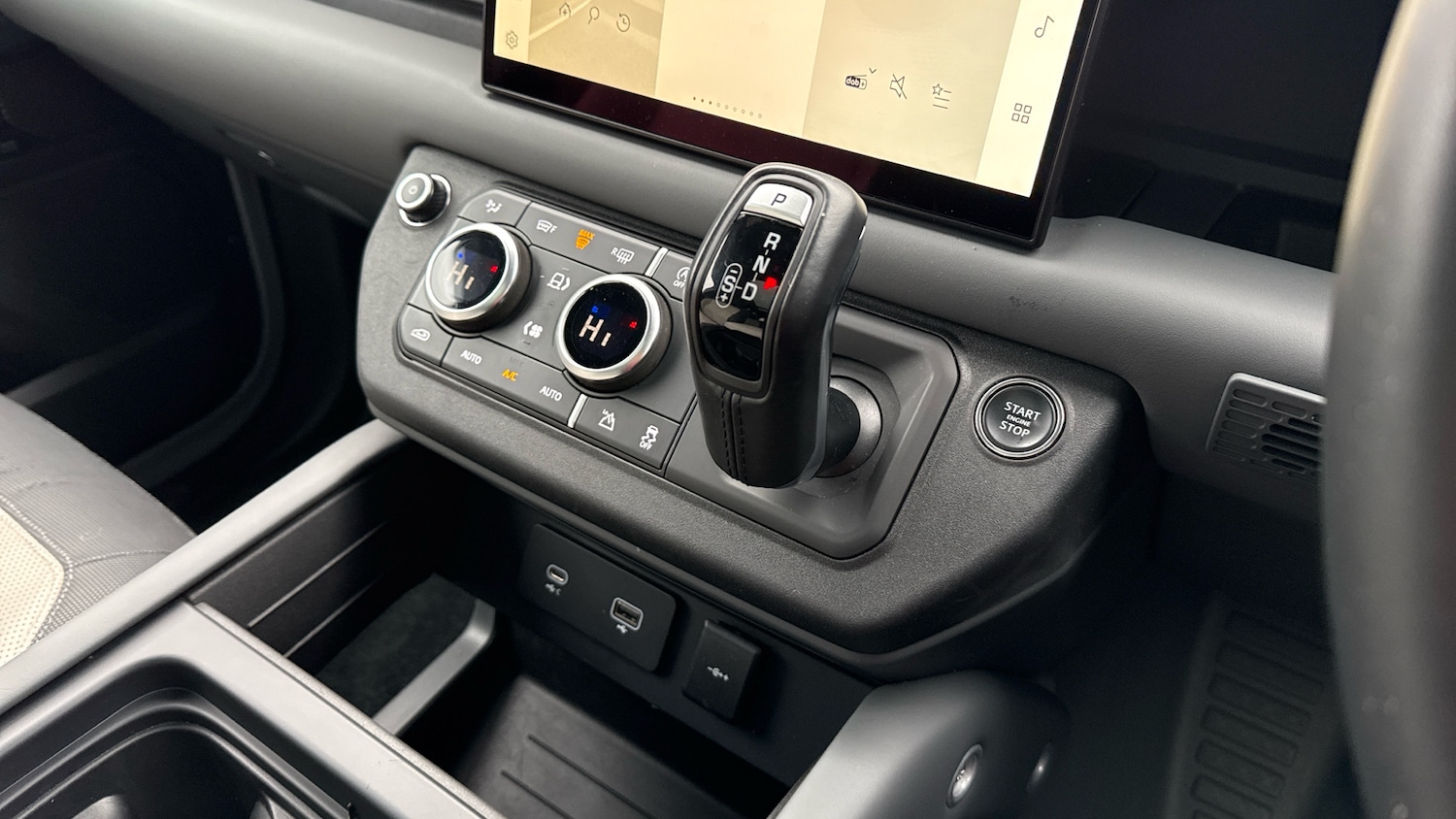 Used Land Rover Defender 2023 for sale - 76835328: Photo 13