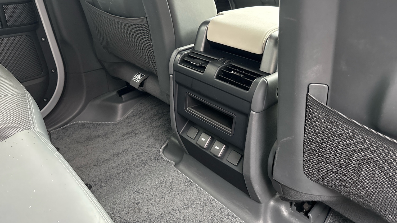 Used Land Rover Defender 2023 for sale - 76835328: Photo 18