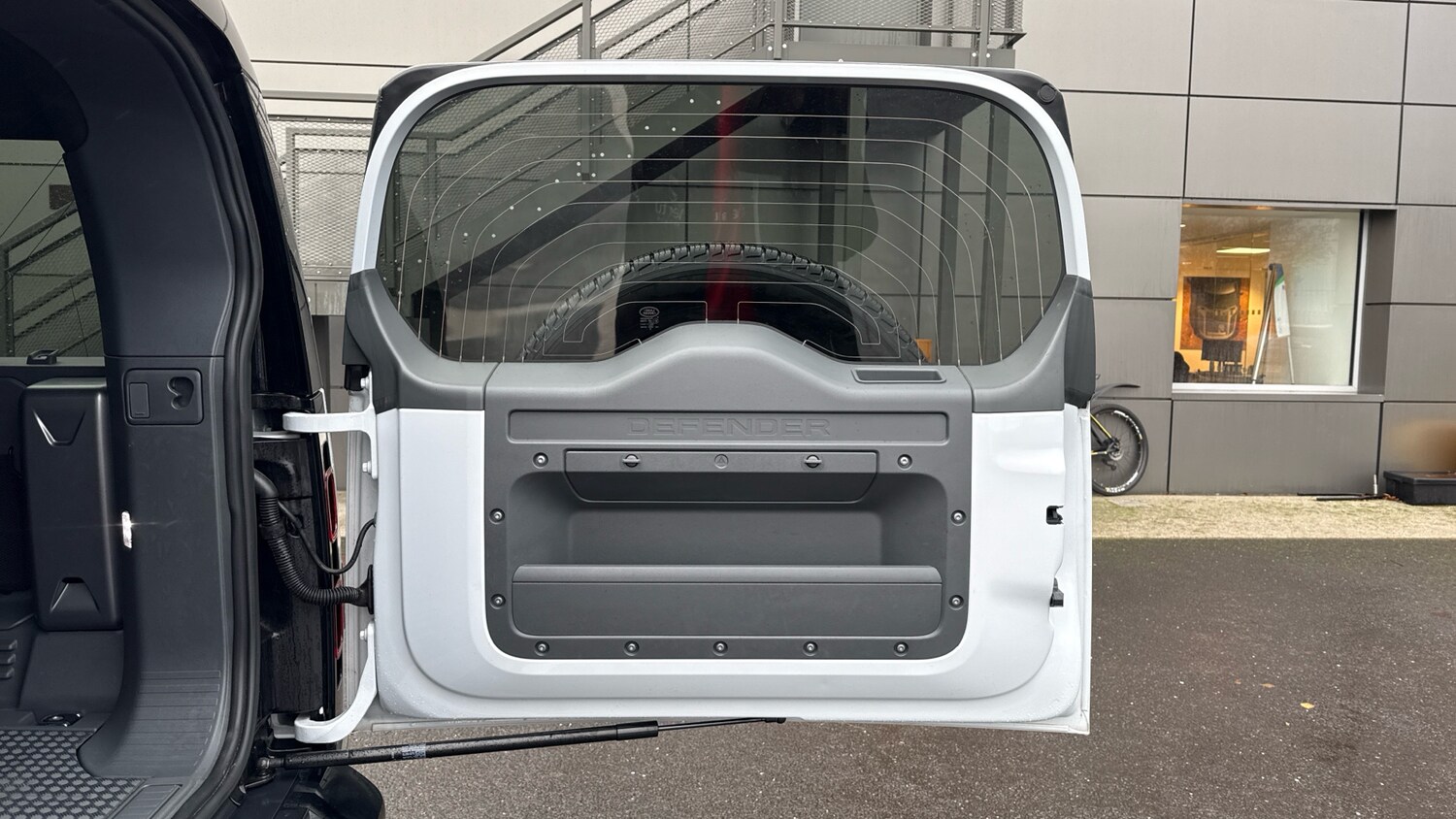 Used Land Rover Defender 2023 for sale - 76835328: Photo 27