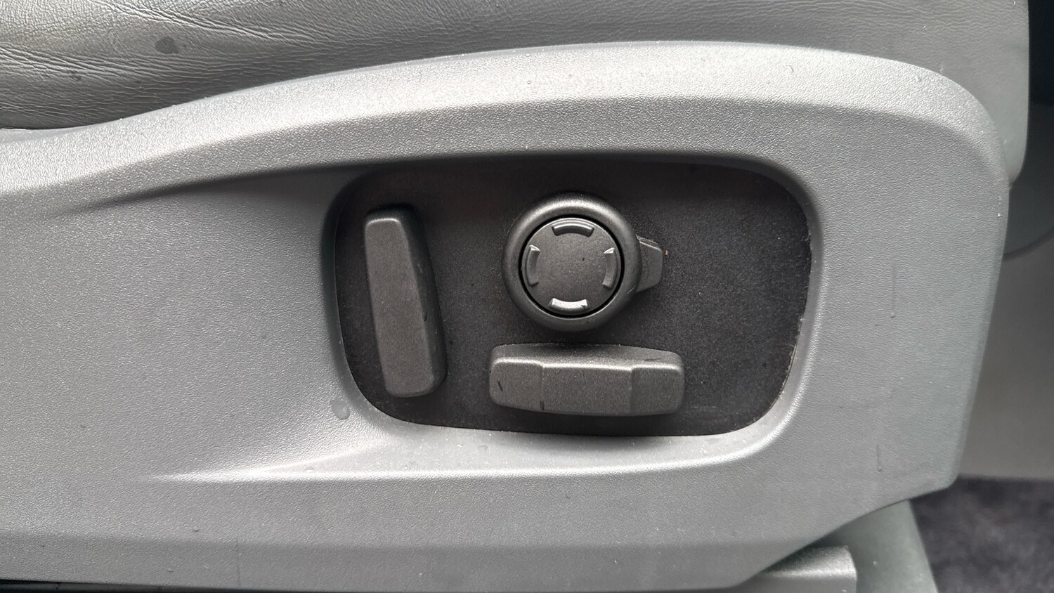 Used Land Rover Defender 2023 for sale - 76835328: Photo 30