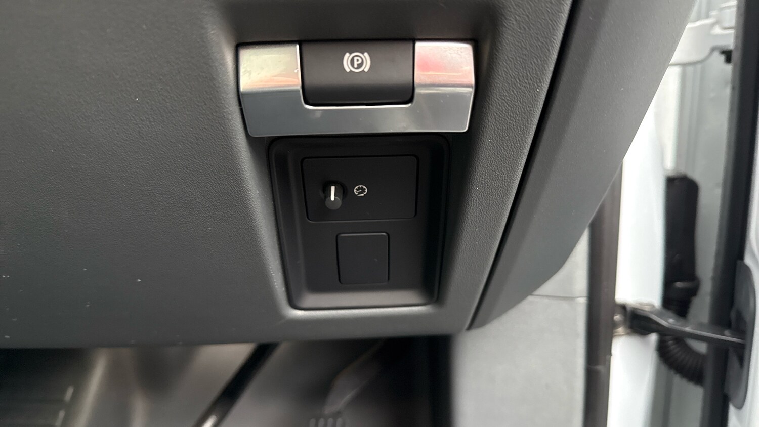 Used Land Rover Defender 2023 for sale - 76835328: Photo 31