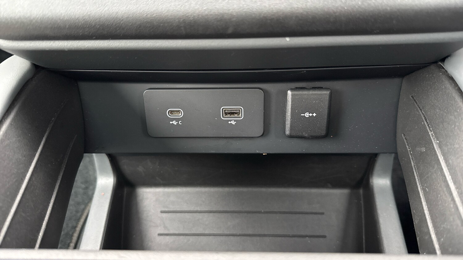 Used Land Rover Defender 2023 for sale - 76835328: Photo 32