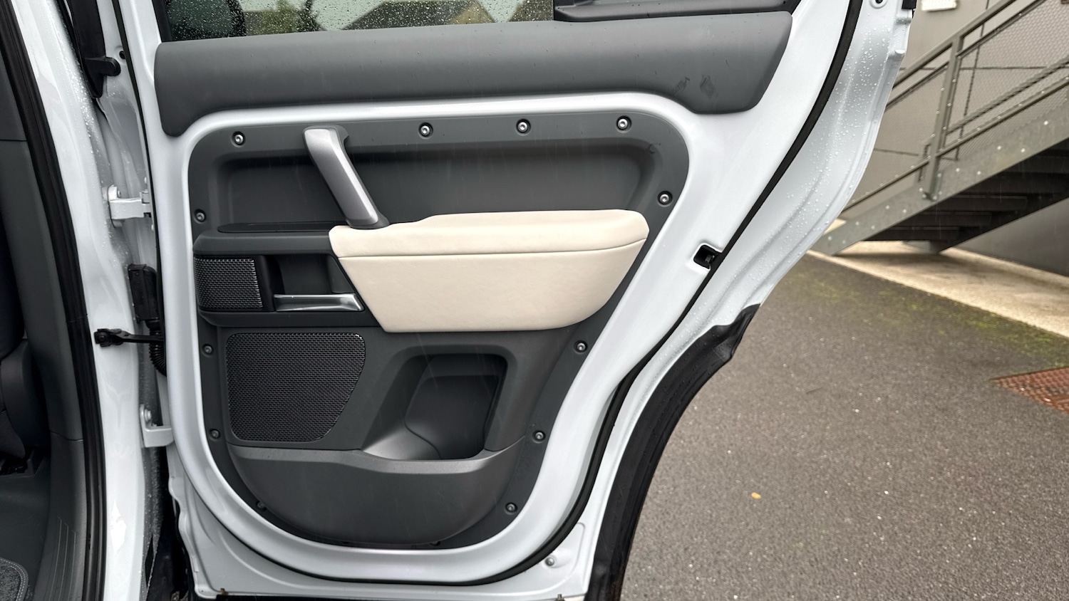 Used Land Rover Defender 2023 for sale - 76835328: Photo 38