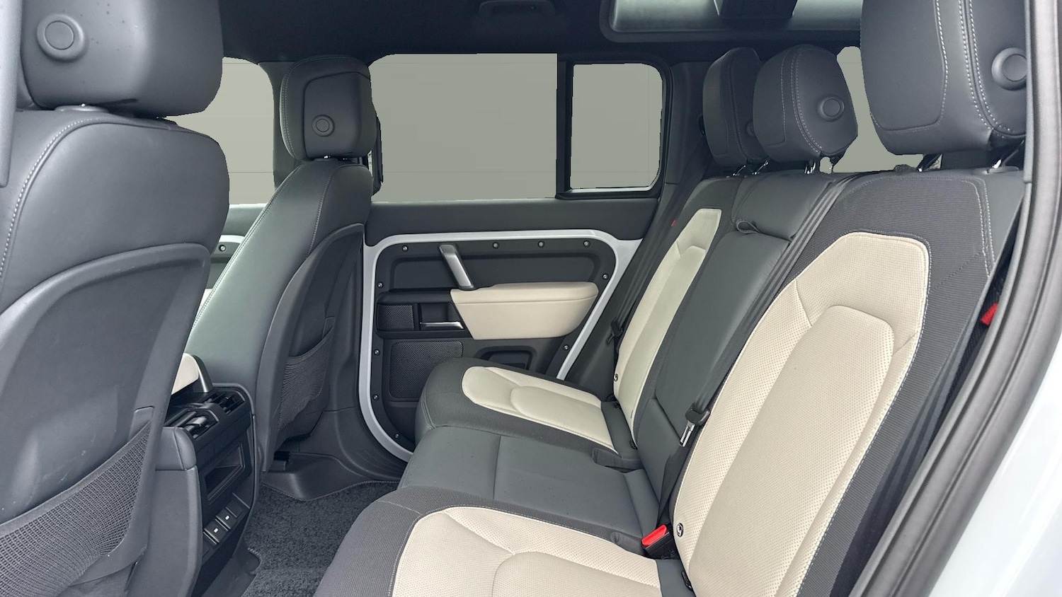 Used Land Rover Defender 2023 for sale - 76835328: Photo 4