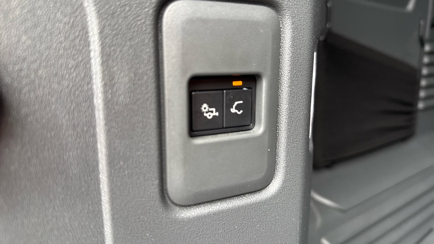 Used Land Rover Defender 2023 for sale - 76835328: Photo 41