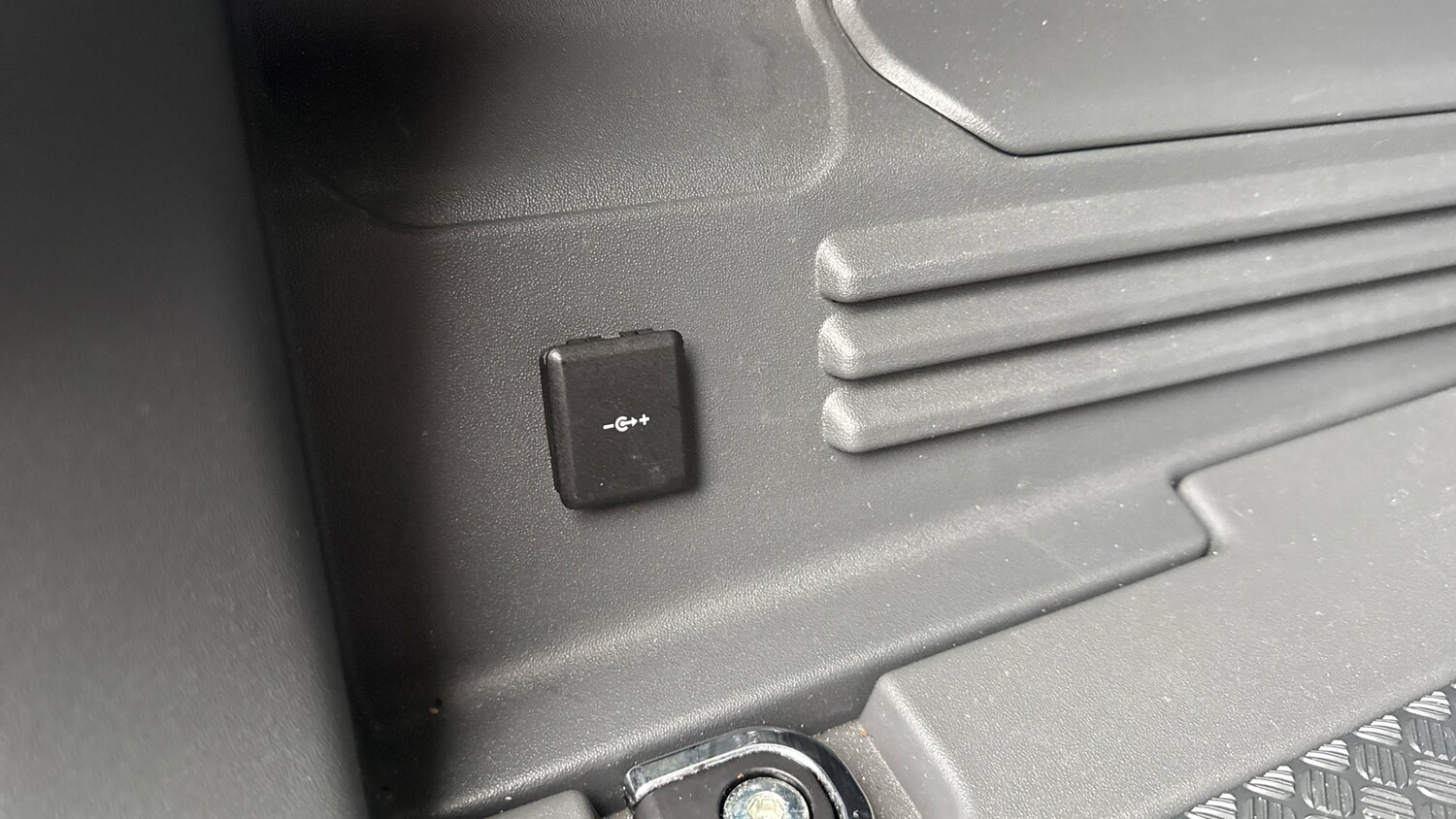 Used Land Rover Defender 2023 for sale - 76835328: Photo 42