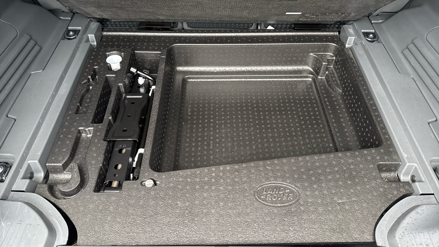 Used Land Rover Defender 2023 for sale - 76835328: Photo 43