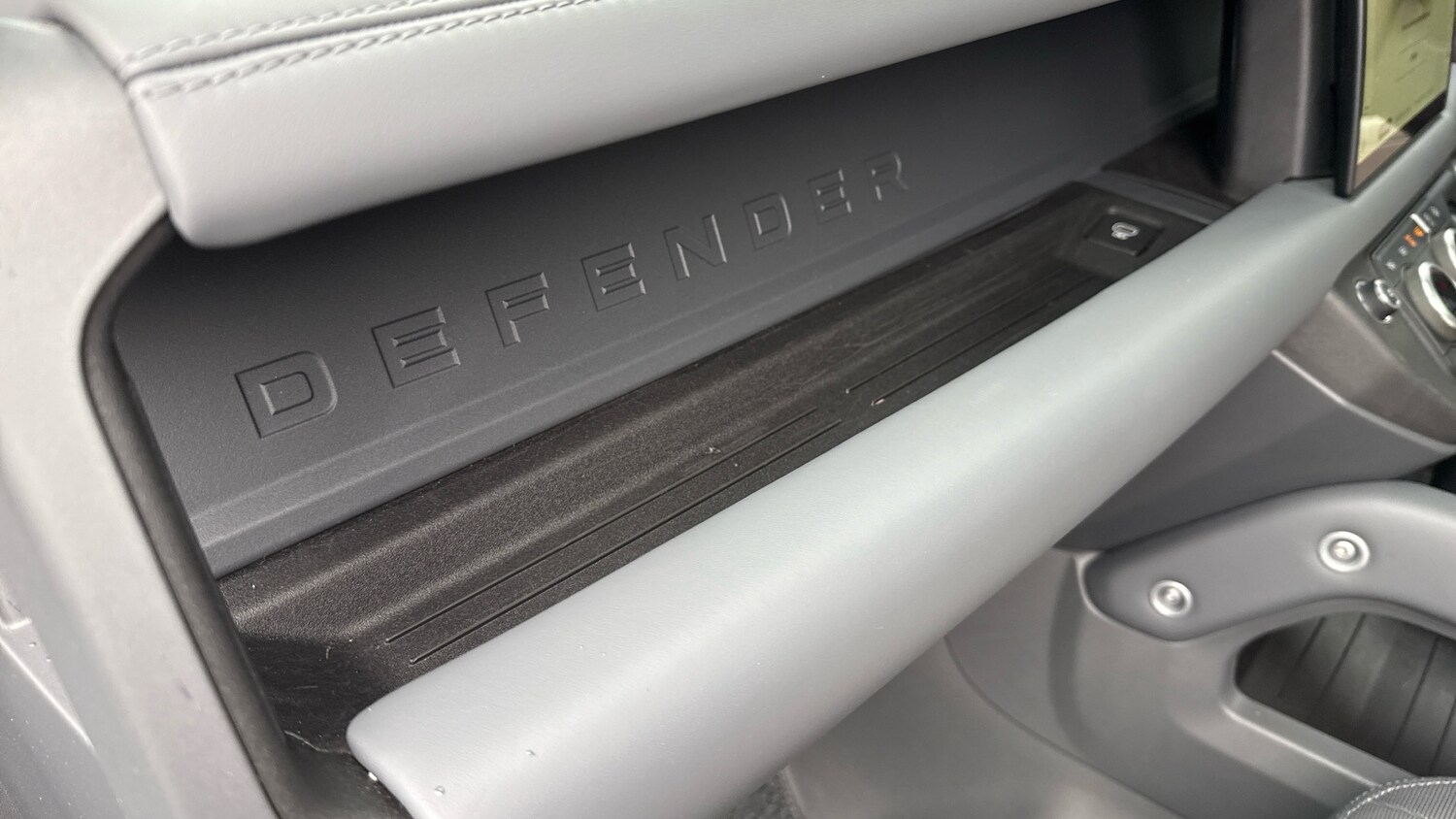 Used Land Rover Defender 2023 for sale - 76835328: Photo 46