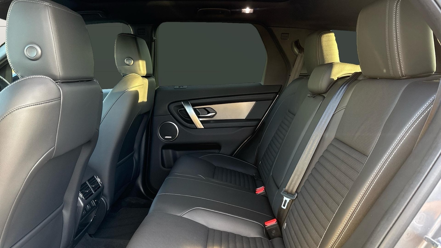 Used Land Rover Discovery Sport 2025 for sale - 76577045: Photo 4