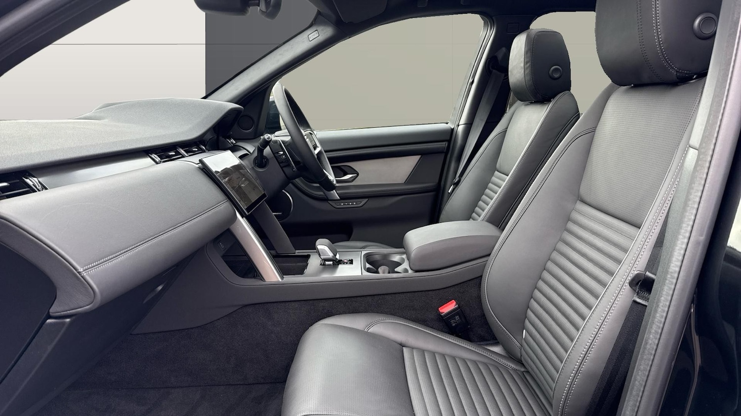 Used Land Rover Discovery Sport 2025 for sale - 77812845: Photo 3