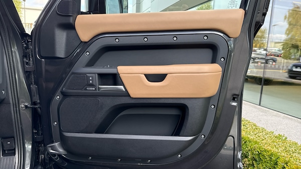 Used Land Rover Defender 2025 for sale - 76079631: Photo 29