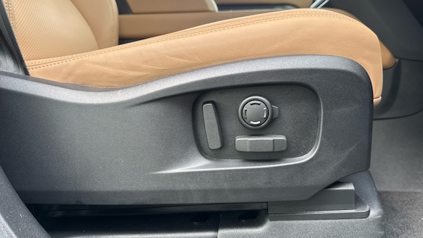 Used Land Rover Defender 2025 for sale - 76079631: Photo 30