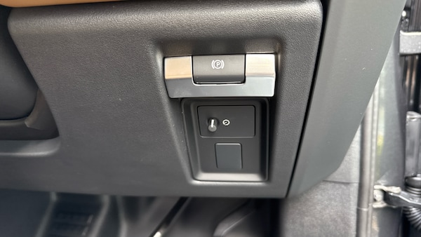 Used Land Rover Defender 2025 for sale - 76079631: Photo 31