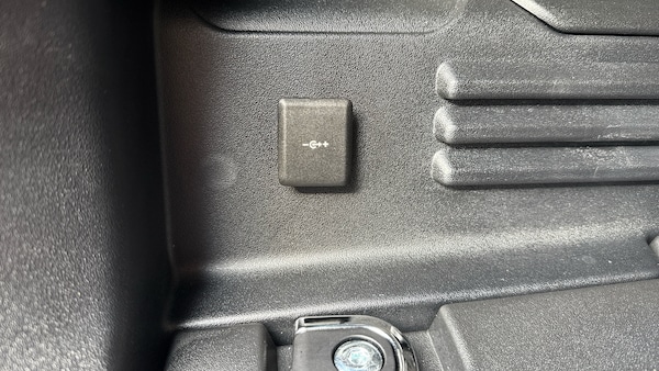 Used Land Rover Defender 2025 for sale - 76079631: Photo 40