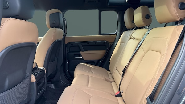 Used Land Rover Defender 2025 for sale - 76079631: Photo 4