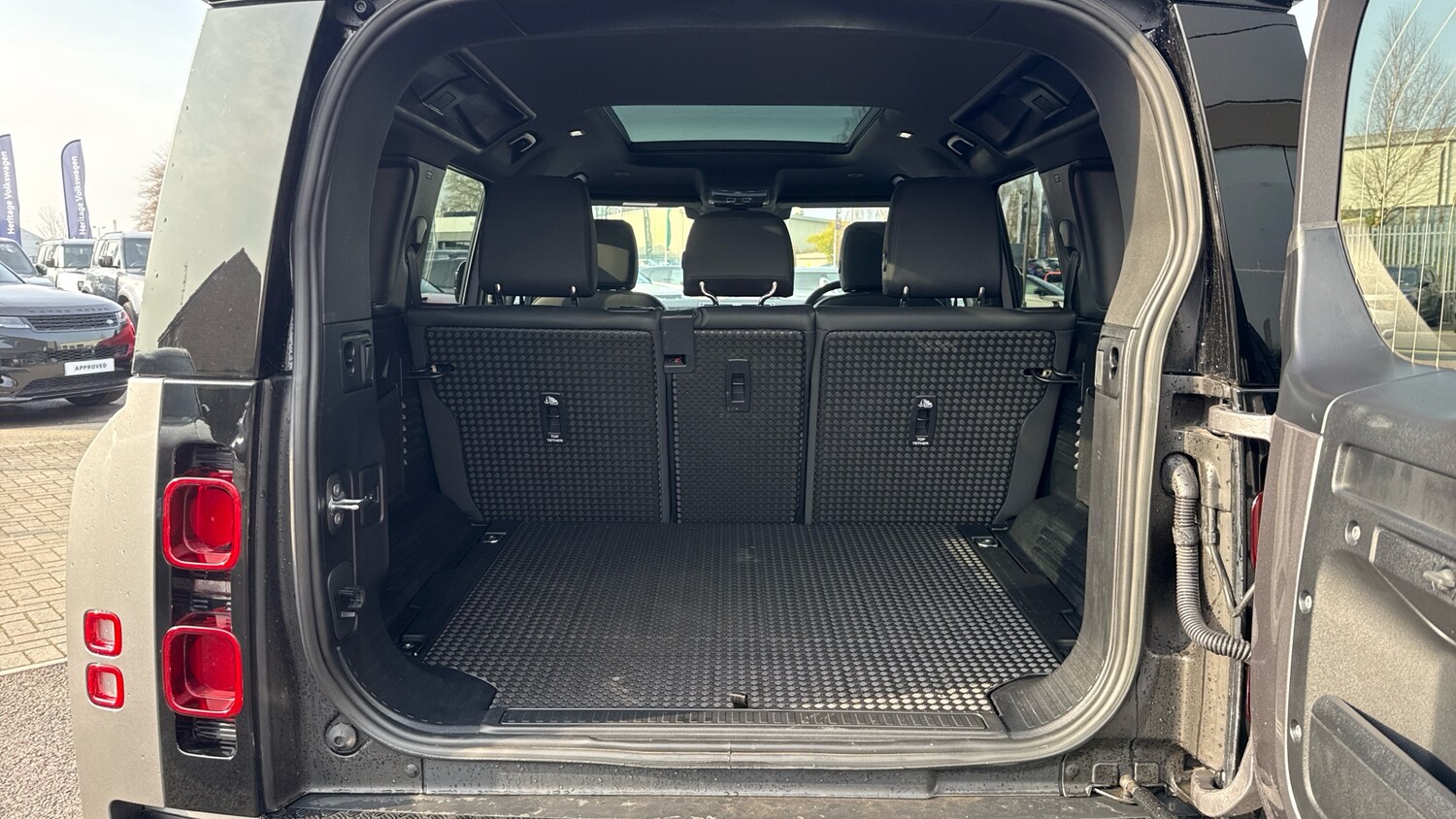 Used Land Rover Defender 2023 for sale - 77983878: Photo 10