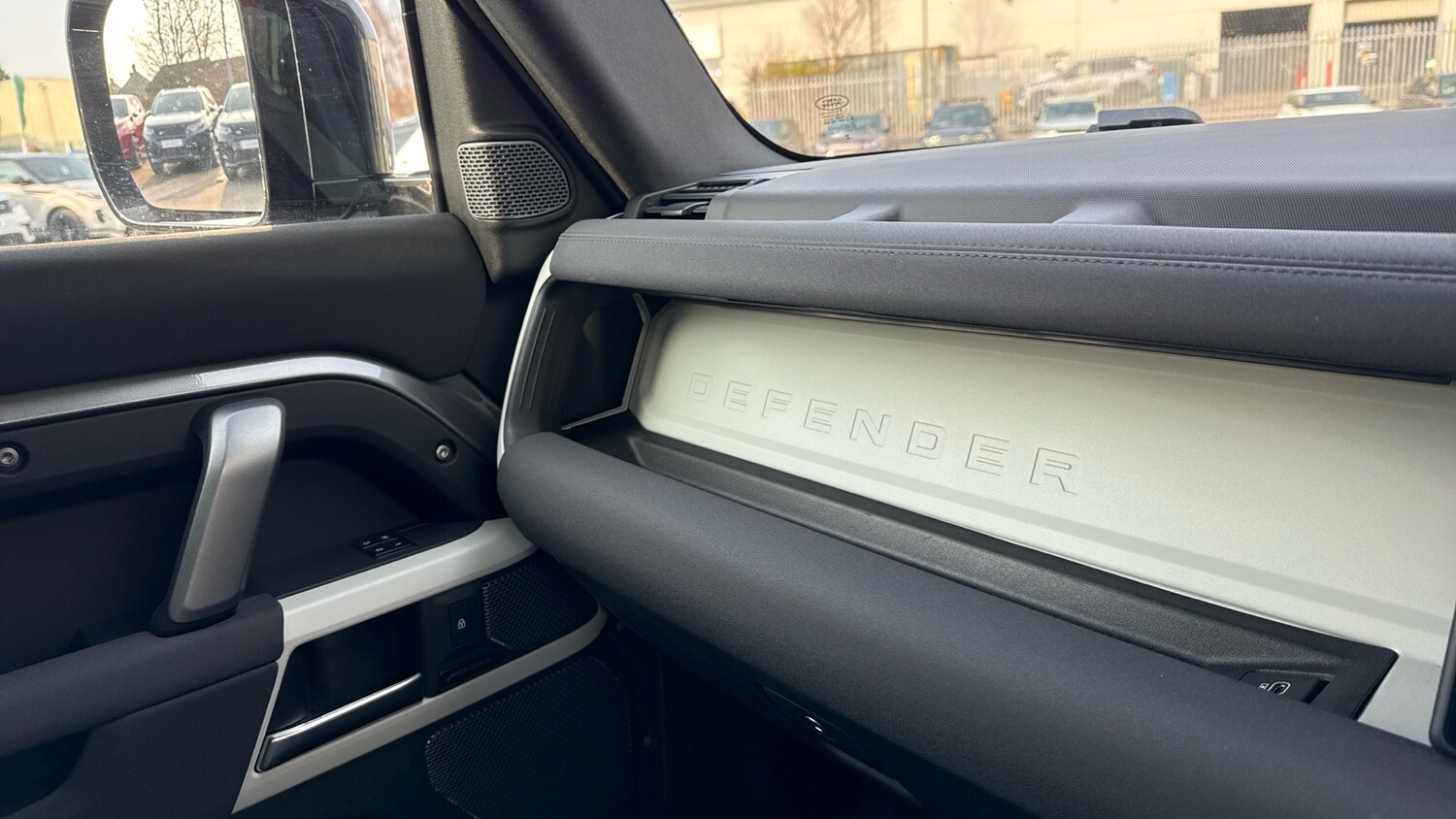 Used Land Rover Defender 2023 for sale - 77983878: Photo 26