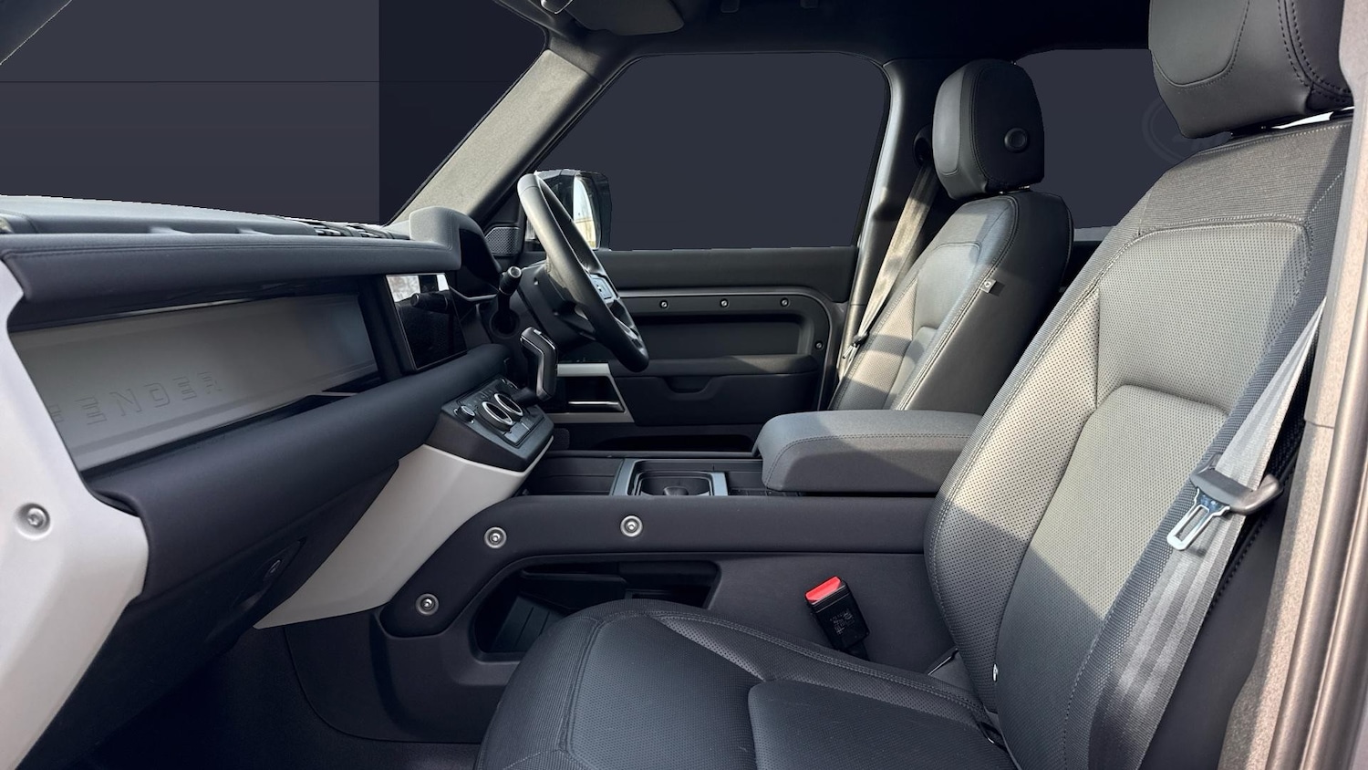 Used Land Rover Defender 2023 for sale - 77983878: Photo 3