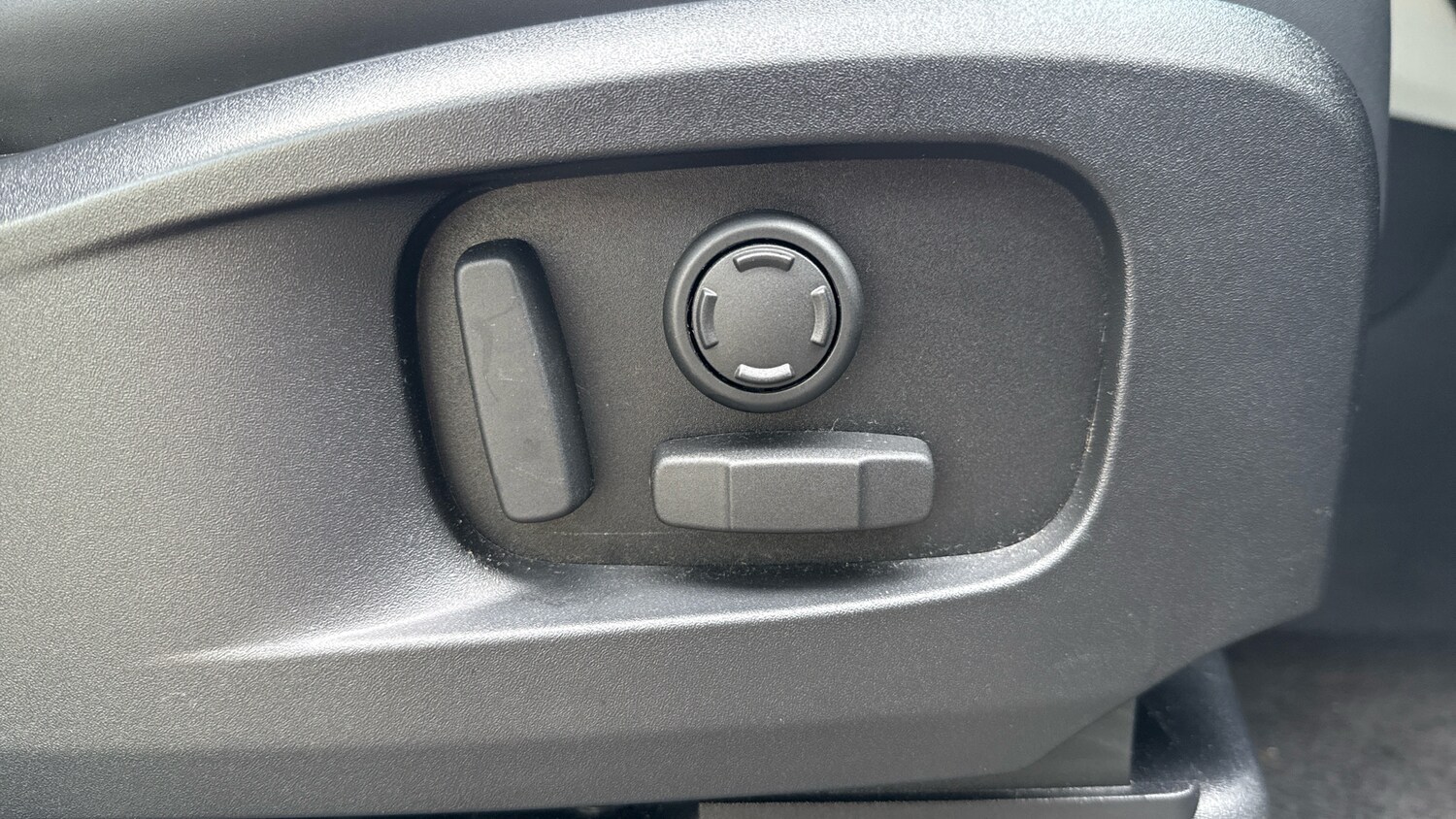 Used Land Rover Defender 2023 for sale - 77983878: Photo 30