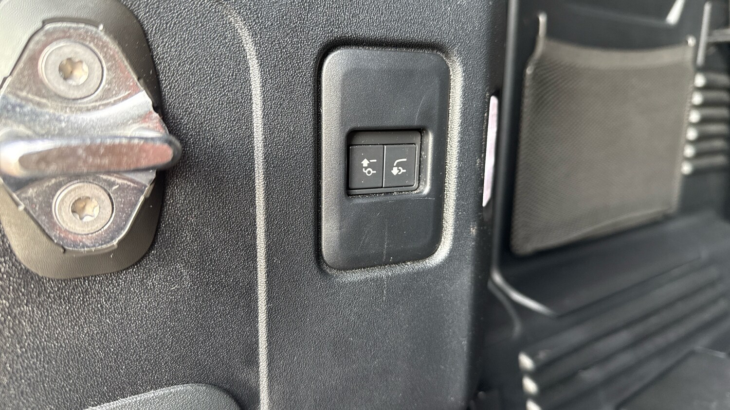 Used Land Rover Defender 2023 for sale - 77983878: Photo 37