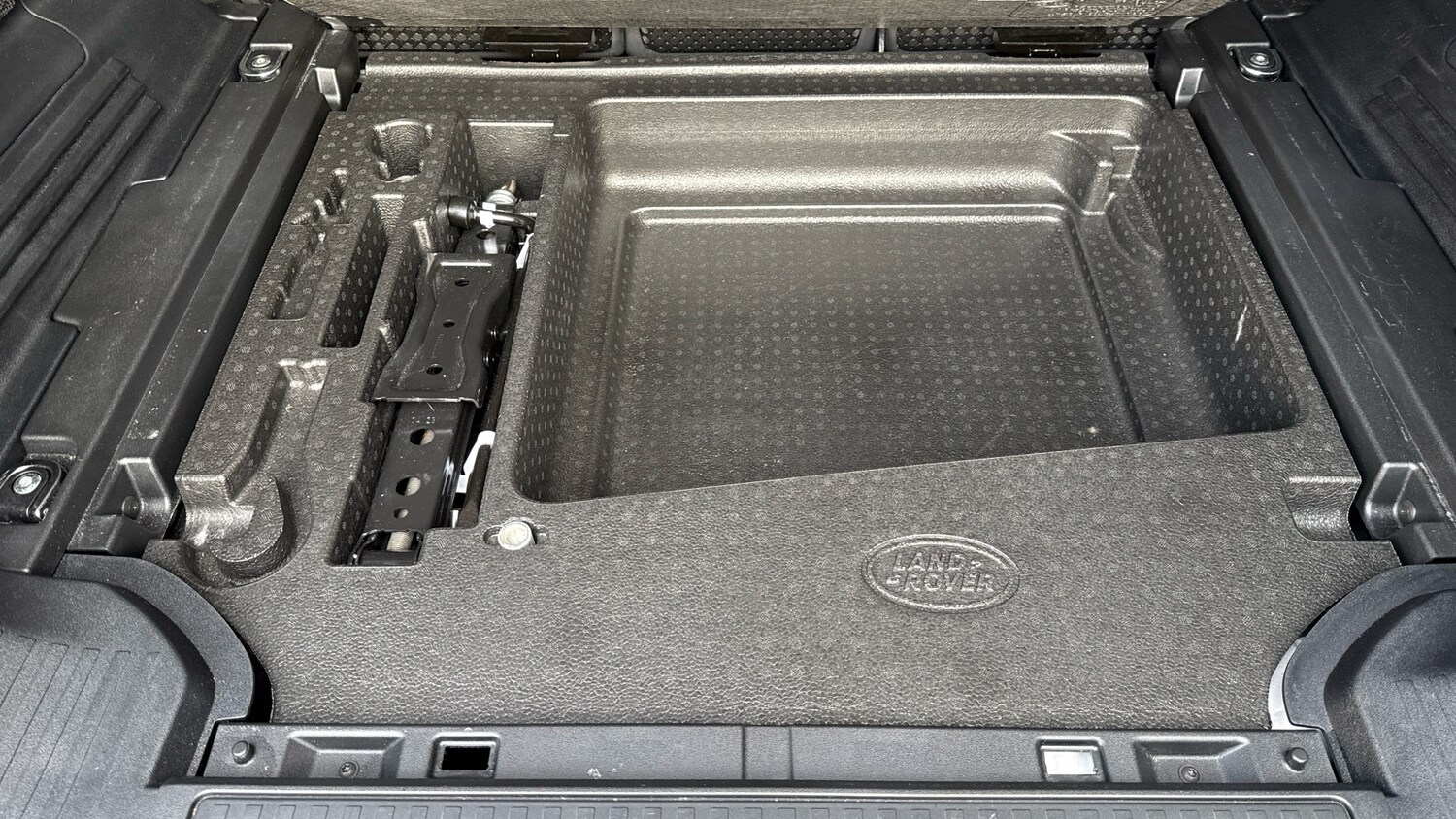 Used Land Rover Defender 2023 for sale - 77983878: Photo 38