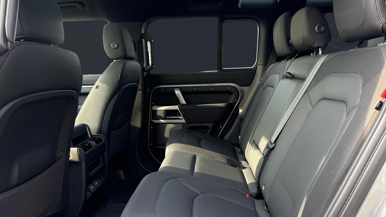 Used Land Rover Defender 2023 for sale - 77983878: Photo 4