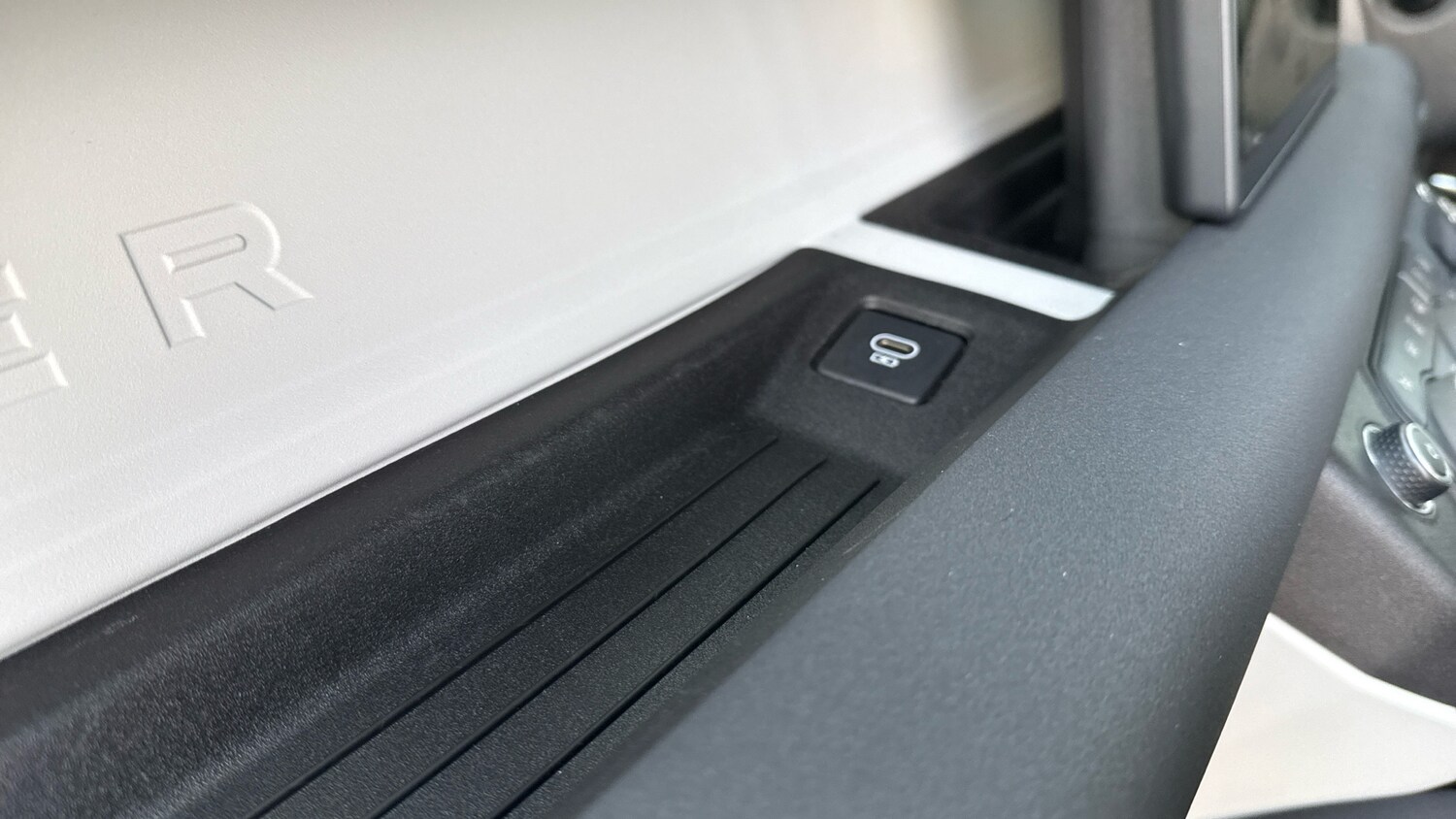 Used Land Rover Defender 2023 for sale - 77983878: Photo 41