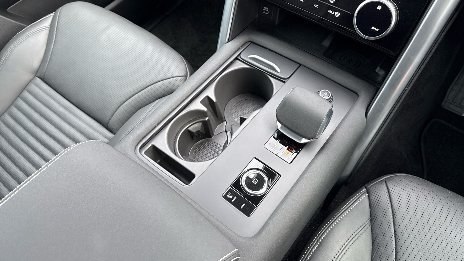 Used Land Rover Discovery 2025 for sale - 76450300: Photo 13