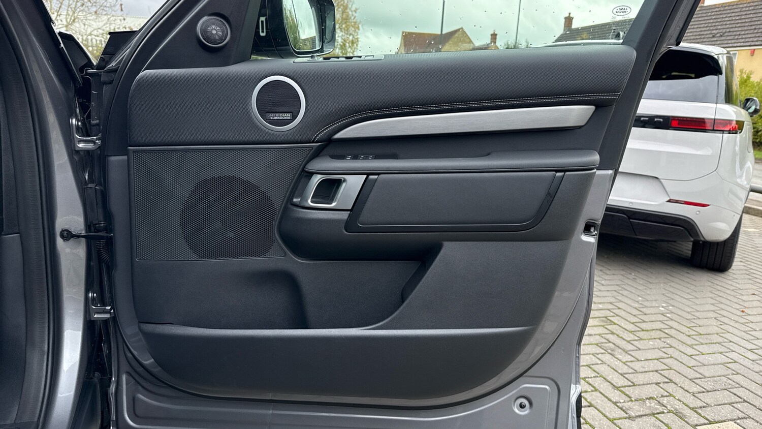 Used Land Rover Discovery 2025 for sale - 76450300: Photo 29