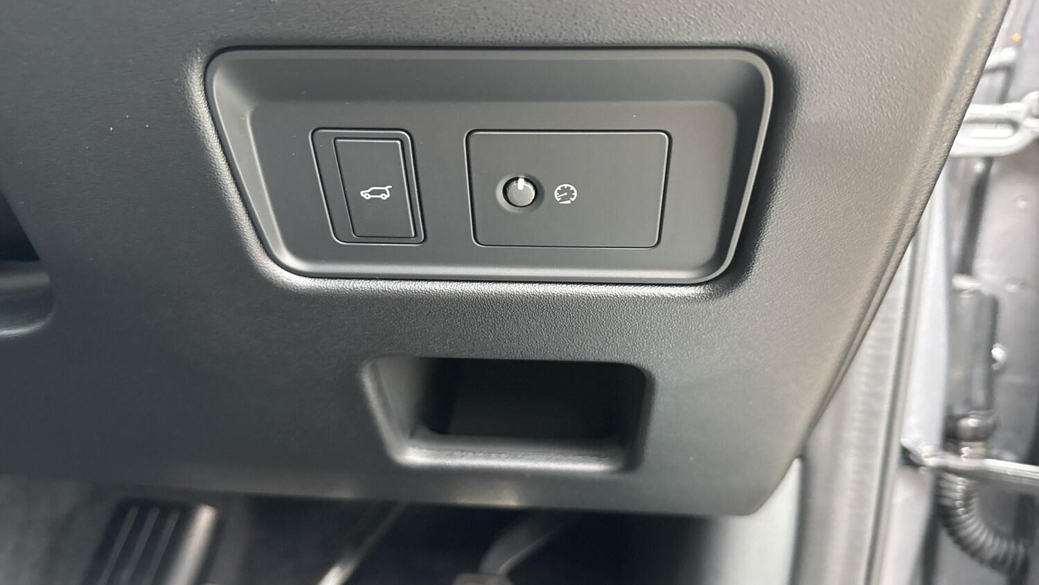 Used Land Rover Discovery 2025 for sale - 76450300: Photo 31