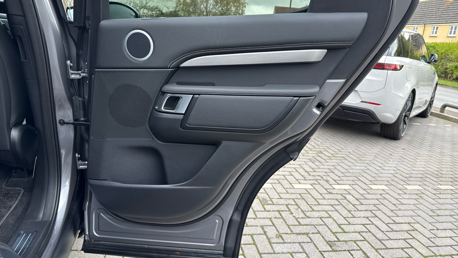 Used Land Rover Discovery 2025 for sale - 76450300: Photo 39