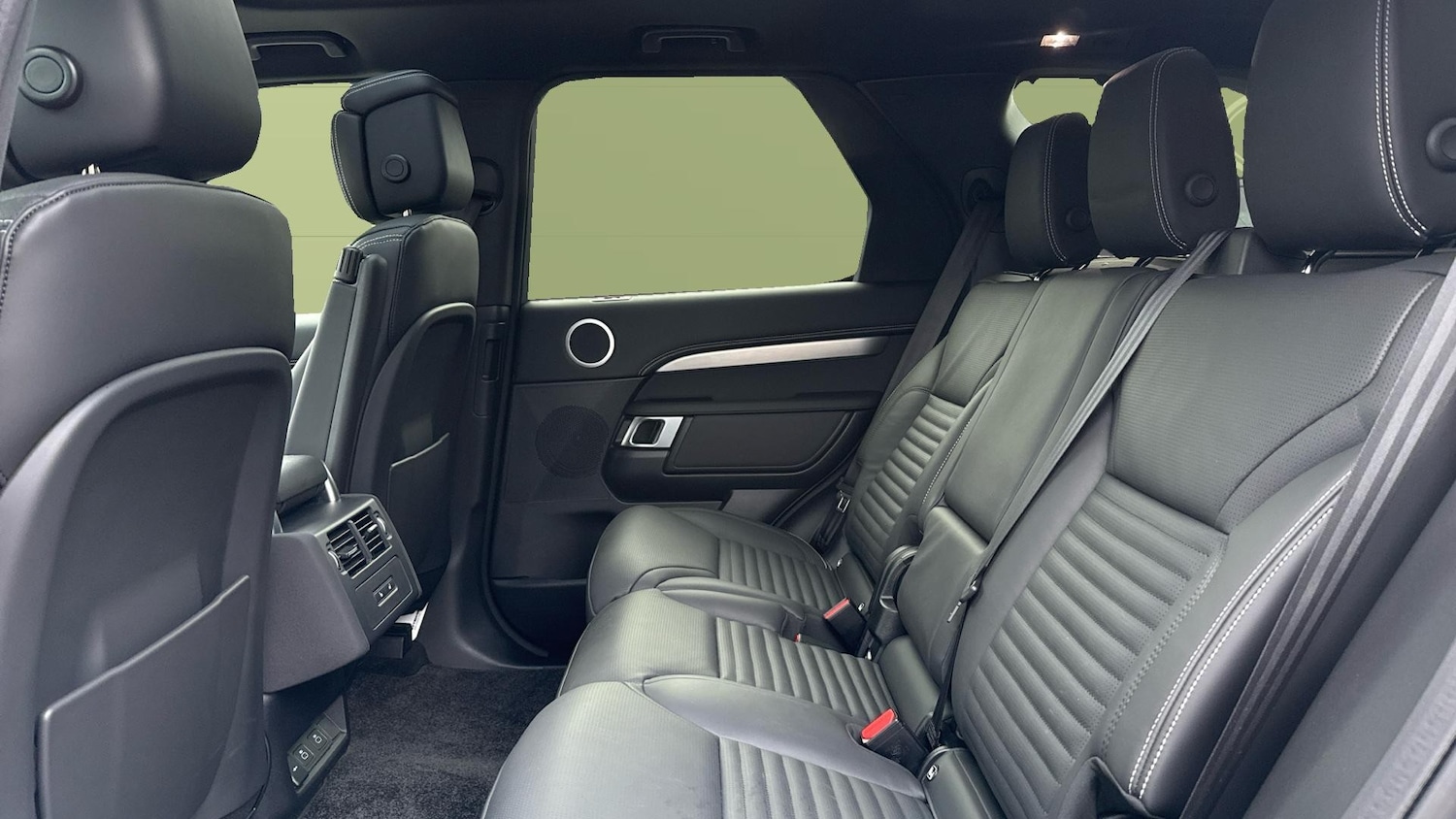 Used Land Rover Discovery 2025 for sale - 76450300: Photo 4