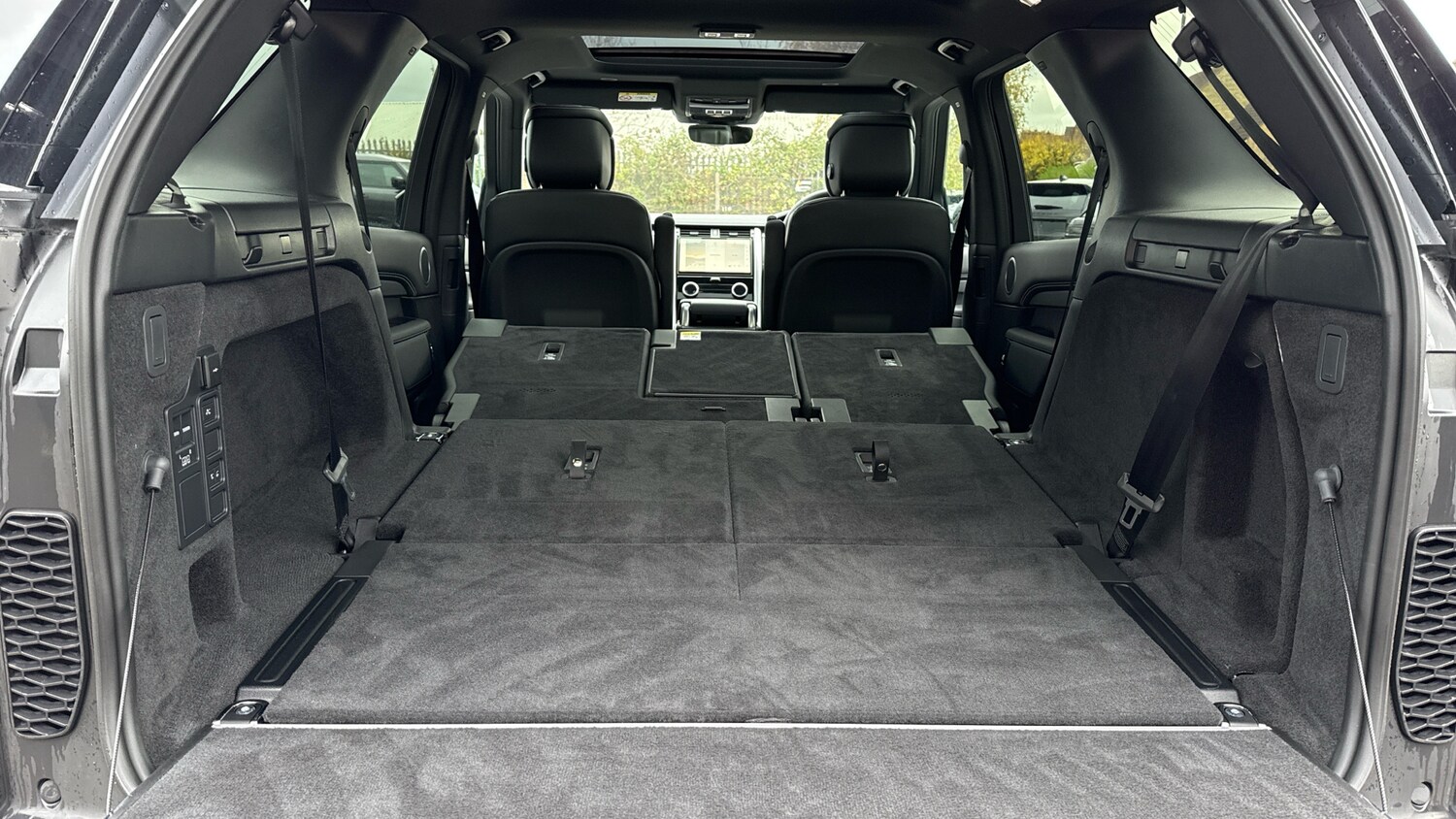 Used Land Rover Discovery 2025 for sale - 76450300: Photo 47