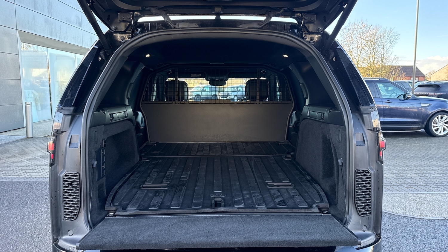 Used Land Rover Discovery 2024 for sale - 77258729: Photo 10