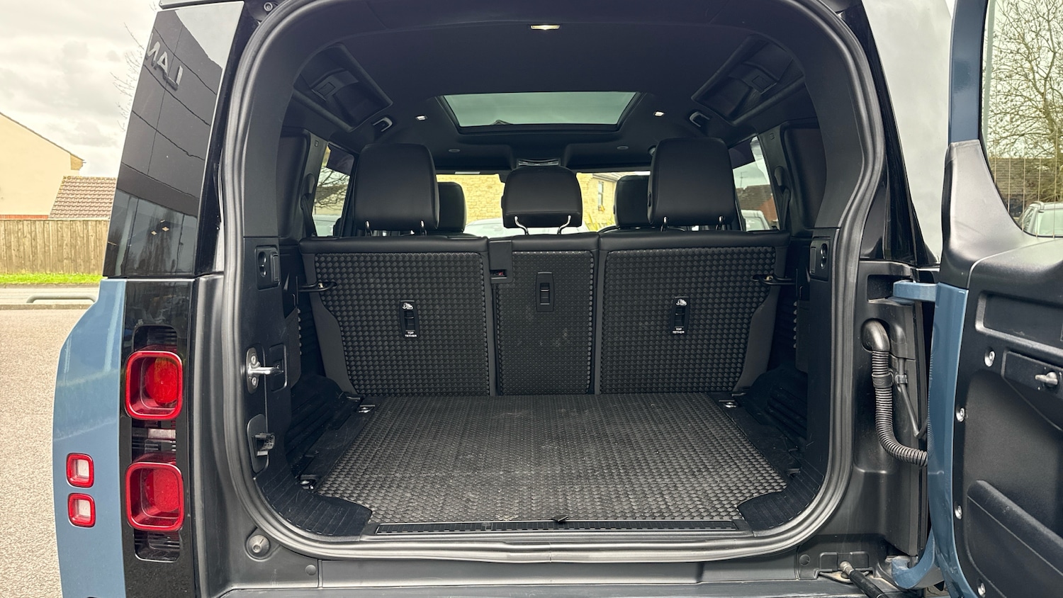 Used Land Rover Defender 2024 for sale - 78109305: Photo 10