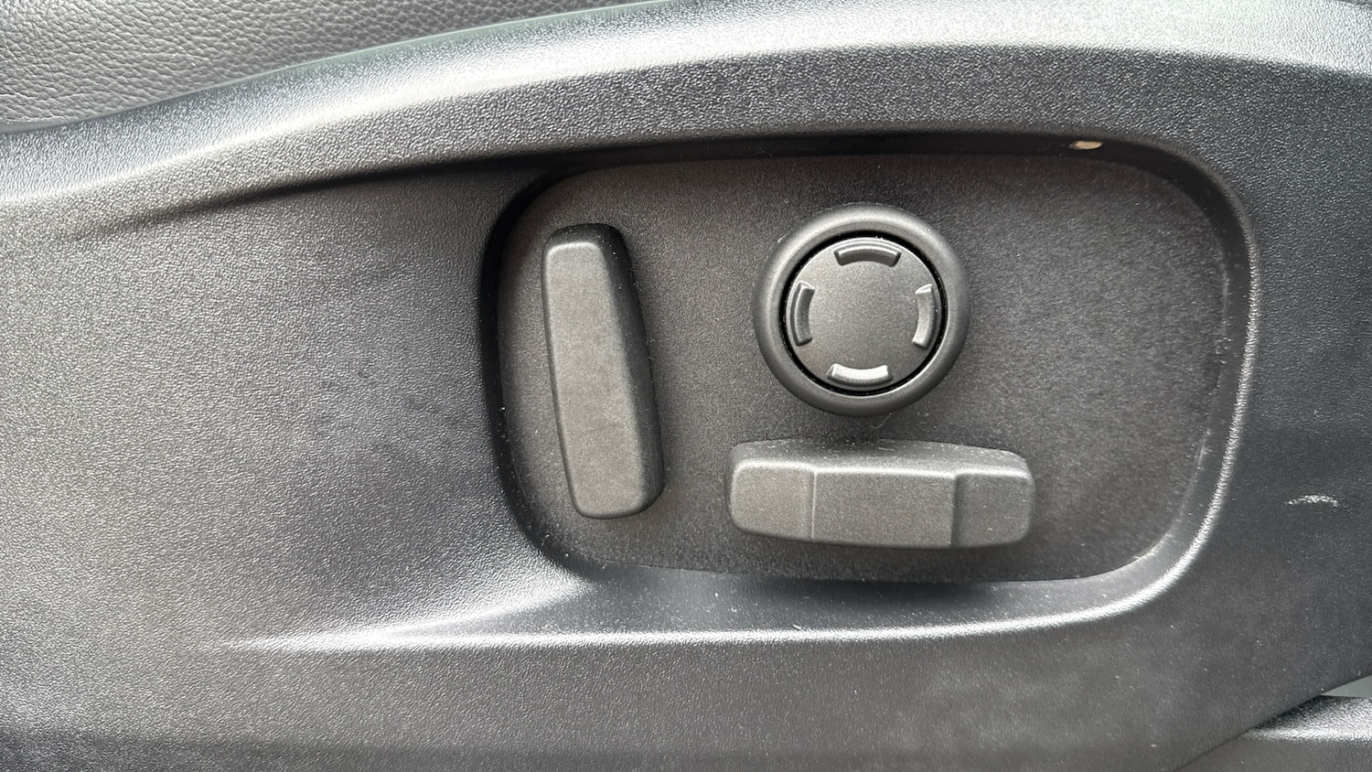 Used Land Rover Defender 2024 for sale - 78109305: Photo 30