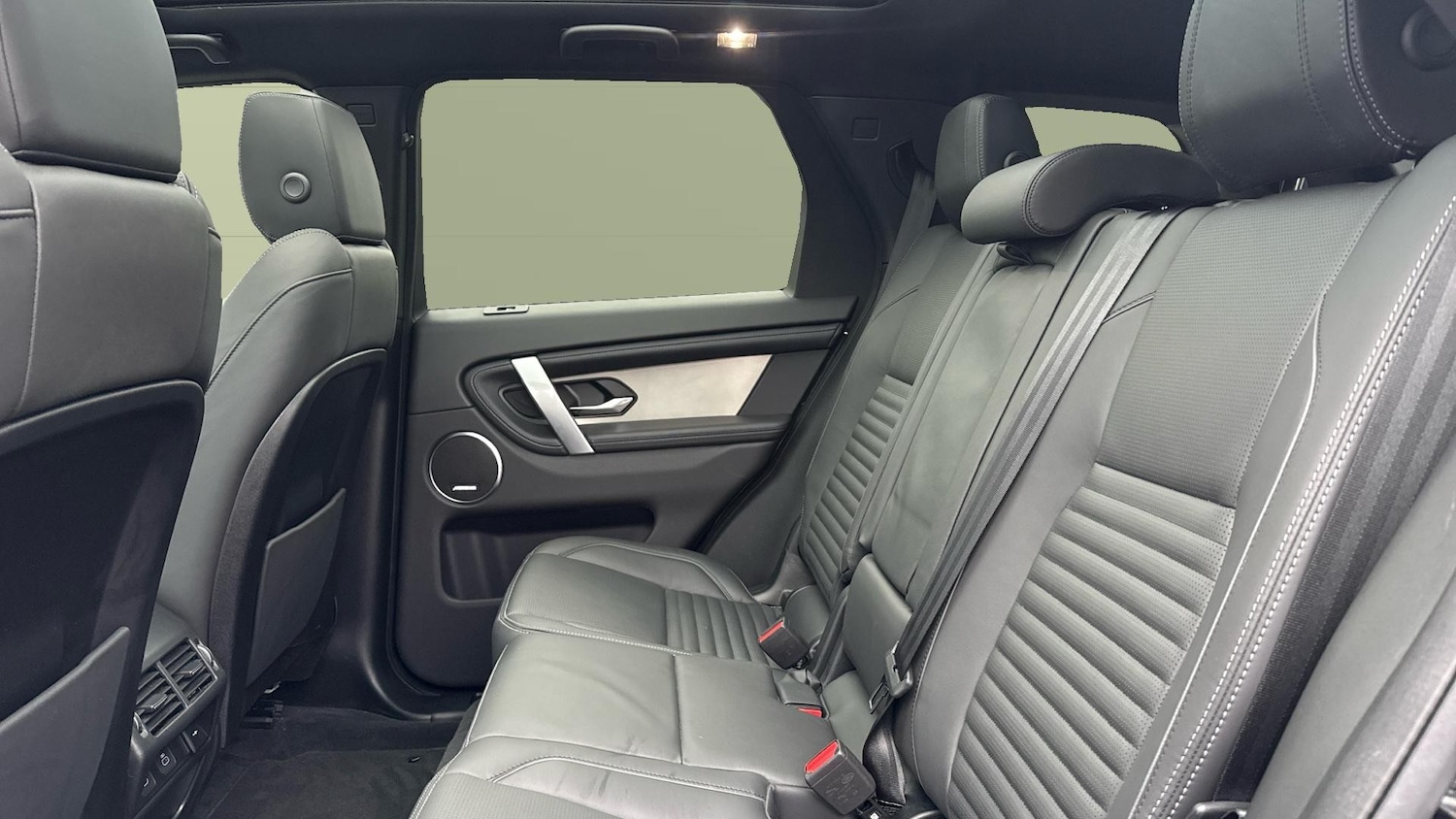 Used Land Rover Discovery Sport 2023 for sale - 76193796: Photo 4