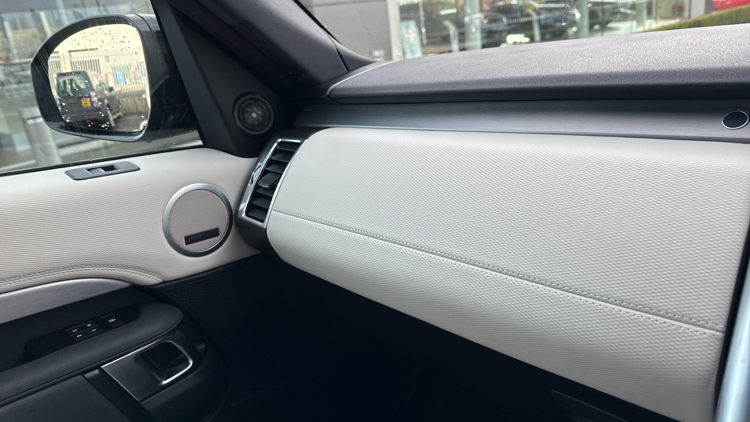 Used Land Rover Discovery 2022 for sale - 77323802: Photo 26